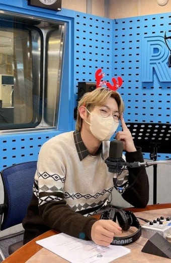 손태진, 라디오야? 크리스마스 공연장이야? 고품격 캐럴 라이브로 귀호강('영스트리트')