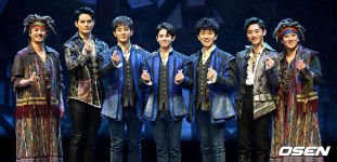 [사진]뮤지컬 썸씽로튼, 멋진 미소와 손하트