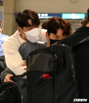 [사진]A대표팀 합류하는 송민규, '김진수 향한 애교'