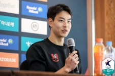 “창준이 삼촌은 13골인데 아빠는 왜 이래?” 부천 한지호를 자극한 아들의 한마디 [부산톡톡]