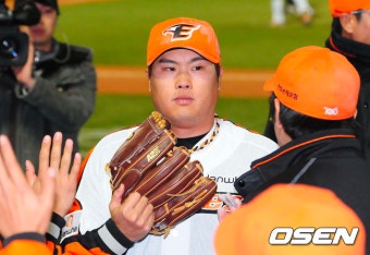 류현진 연봉 기록 4번 깬 이정후, 이제 김광현의 ‘비FA 최고액’만 남았다