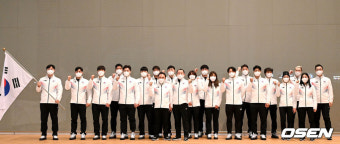 [사진]주먹 불끈 쥔 2022 베이징 올림픽 선수단 본진