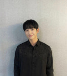 정해인, 연예계 최강 동안 등극? 피부부터 미소까지 완벽
