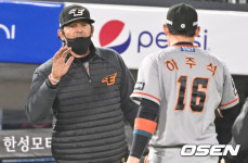 하주석 무언의 어필, 수베로 감독 볼 판정에 휘둘리지 마 [대전 톡톡]