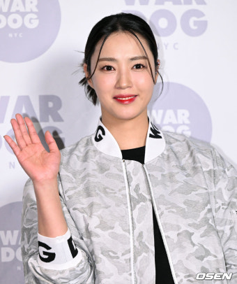 [사진]정인영 아나운서, '화사한 레드립'
