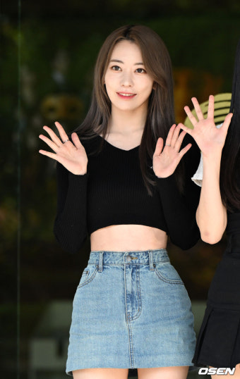 [사진]르세라핌 사쿠라,'한줌 개미 허리'