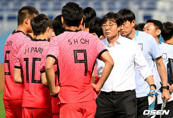[사진]황선홍 감독, '중요한 첫 승 해냈어'