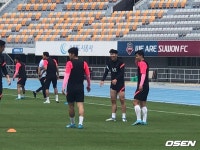 훈련 중 벌러덩 몸개그 살인미소 띤 손흥민, 벤투호 훈련분위기 주도하다 [오!쎈 수원]