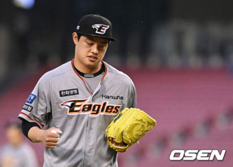 '특급 루키' 문동주, 선발 데뷔전 2이닝 4실점…강력한 출발→아쉬운 3회