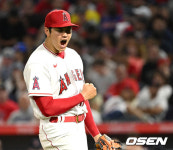 163km 던지고, 역전 홈런 치고…오타니 원맨쇼, 14연패 끝냈다 [LAA 리뷰]