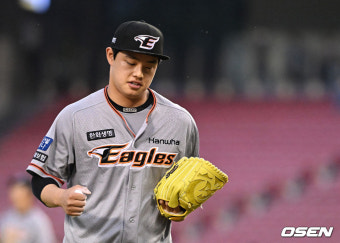 ‘선발 데뷔전 부진→어깨 부상’ 한화 문동주, 1군 말소…