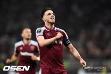 누가 몰라서 안 사나?…토트넘 레전드, 2400억 MF나 영입해!