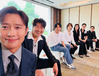 이병헌, '53세' 이 외모가 '비상선언' 셀카 굴욕無… '이민정' 등장하나요?