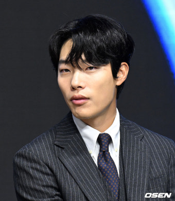 [사진]류준열,'훈훈한 슈트패션'