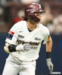 [사진]이정후,'KBO 역대 60번째 6년 연속 100안타 달성하는 1타점 적시 2루타'