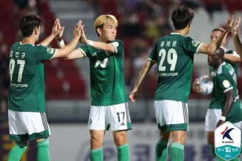 '쿠니모토 동점골-구스타보 역전골' 전북, 김천 원정서 2-1 역전승...울산과 5점 차 [오!쎈 현장]