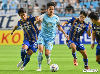 [사진] 대구FC 홍철, 가볍게 뚫는다