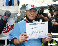 [사진]이대호,'마지막 올스타전 사인회 참석'