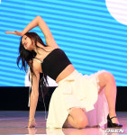 [사진]오마이걸 유아, 발레 하듯