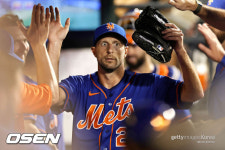 39세 사이영상 0순위, 보장 325억도 부족할까…40세에 역대 최고 연봉?