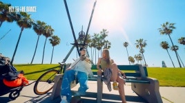 플라이 투 더 댄스 헨리X추자,  Peaches 100만 뷰 기록..뜨거운 화제