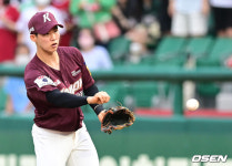 [사진]김혜성,어려운 타구 이번에는 깔끔하게