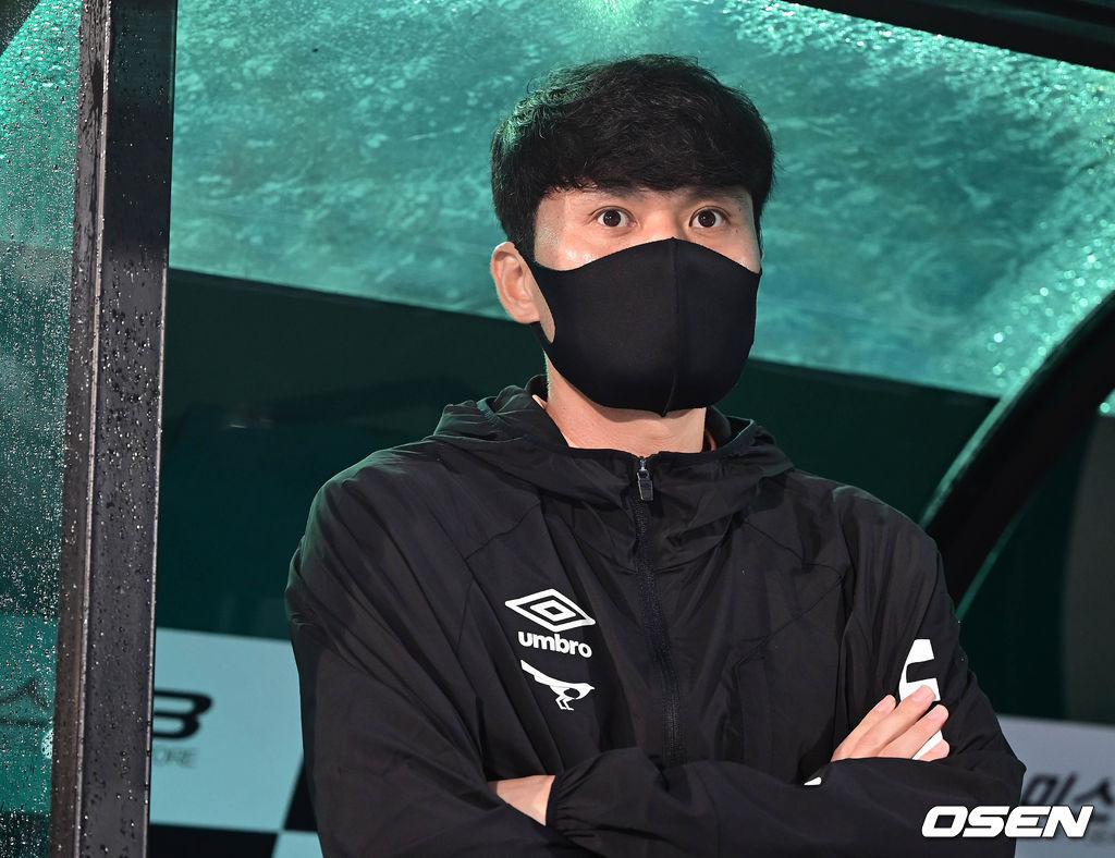 축구 감독 정경호, 선수들에게 강한 의지 전해...긍정적 영향 주는 중.