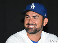 [사진]아드리안 곤잘레스,