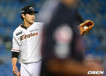 [사진]문동주,상빈이형 호수비 최고