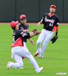 [사진]김창용, 어려운 타구 가까스로