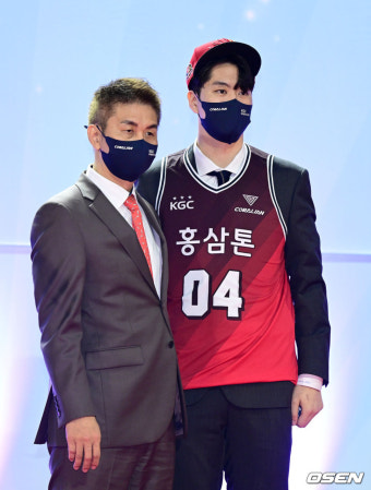 [사진]안양 KGC 김상식 감독, '2라운드 2순위로 유진 지명'