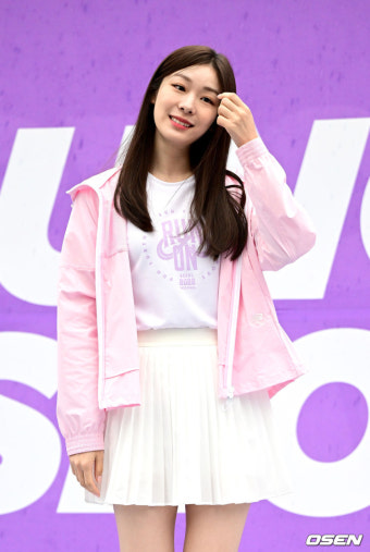 [사진]김연아, '수줍은 예비 신부'