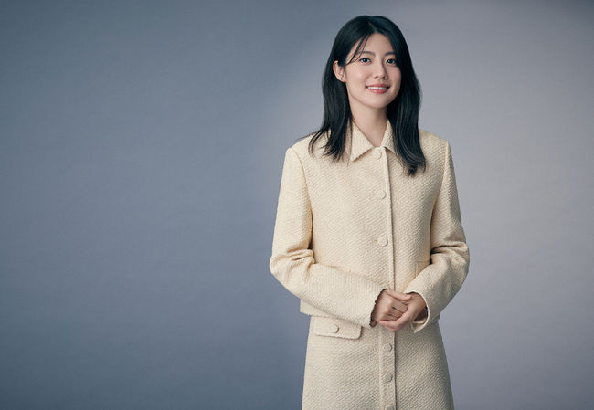 남지현, 2024 KGMA서 활약...미녀 MC로 눈길 상큼 매력 발산