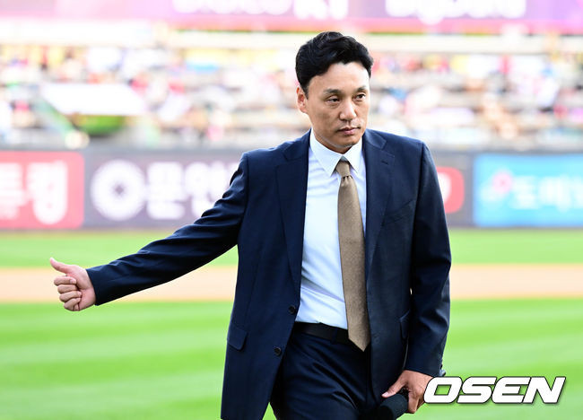2025년, 두산 베어스는 한국시리즈 우승을 향한 이승엽 감독의 열망과 박석민 코치와 함께한 새로운 전략으로 준비한다