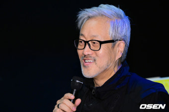 [사진]봄여름가을겨울 김종진, '미소 머금고'