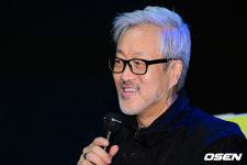[사진]봄여름가을겨울 김종진, '미소 머금고'