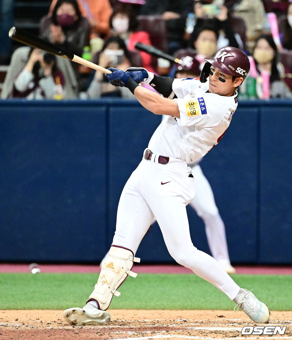 MLB 이정후, 7경기 연속 안타 달성하며 주목 받아 - 타율 0.319로 유지