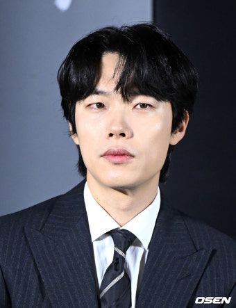 [사진]류준열,'가을 남자의 멋진 눈빛'