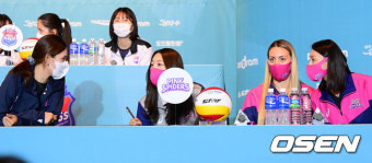 여자부 판도 '3강'? 우승후보 현대건설&김연경 합류한 흥국생명 기대 [V리그 미디어데이]