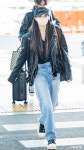 [사진]블랙핑크 리사,'횡단보도를 런웨이 삼아'