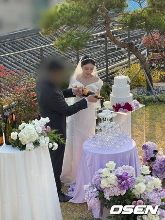 [단독] 윤진이, 4살 연상 금융맨과 스몰웨딩 최초 공개..배우같은 남편(종합)