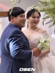 [단독] 김수영, 판빙빙 닮은 ♥신부와 입맞춤…박준형 축사·박지헌 축가 속 결혼 (종합)