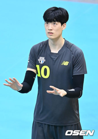 우리카드, 1R 지명권+1.5억 주고 '박지수 오빠' 박준혁 영입