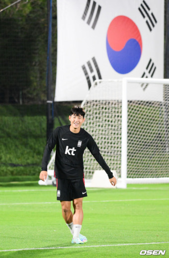 [사진]이강인,'자랑스러운 태극기 앞에'