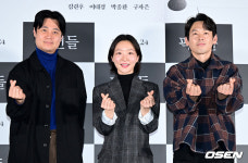 [사진]손하트 선물하는 김권후-이태경-박종환