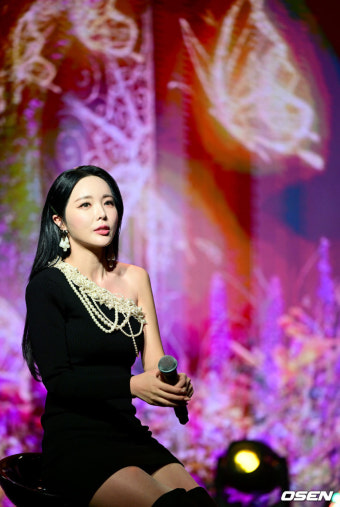 [사진]돌아온 홍진영, '감미로운 발라드도 OK'