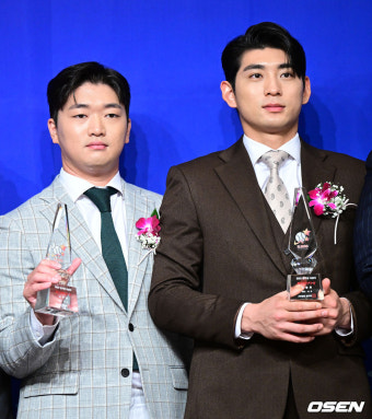 [사진]'사돈지간' 이정후-고우석, '나란히 최고 타자-투수상 영광'