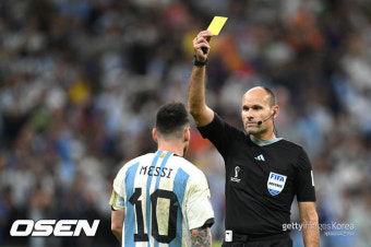 메시 소원 성취.. FIFA, '옐로카드 18개 남발' 심판 집으로 보냈다