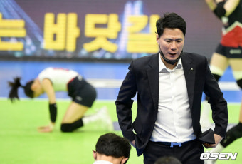 [사진]강성형 감독, '잡힐듯 아쉽게'