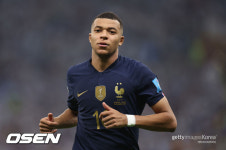 쓸데없는 일에 에너지 안 쓸래 음바페, 아르헨 GK 조롱에도 완벽 대처